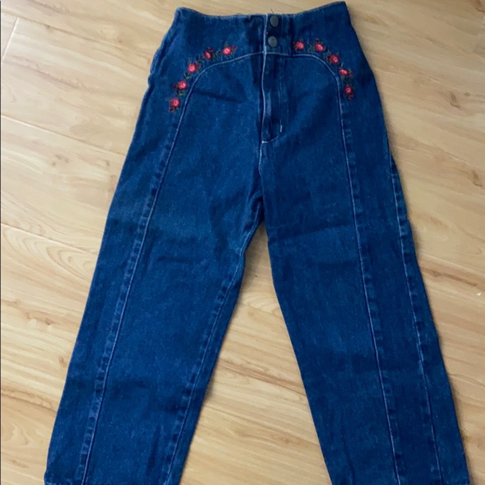 Wide leg jeans with embroidery